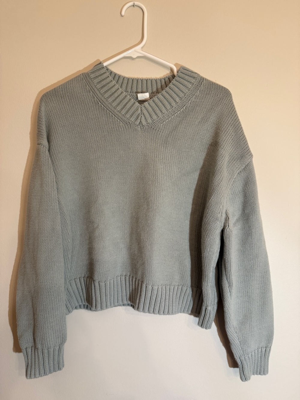 GAP Women's V-Neck Sweater in Sage Green